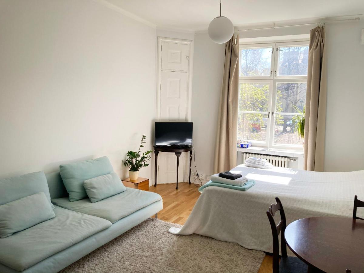 Bright One-Room Studio In The Heart Of Kallio Helsinki Bagian luar foto